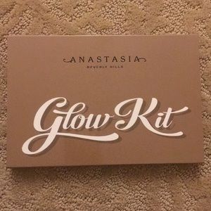 Anastasia Beverly Hills Ultimate Glow Kit Palette
